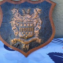14x14 WOODEN/ BRASS 1975 LEE FAMILY WALL DECORATIVE COAT OF ARMS