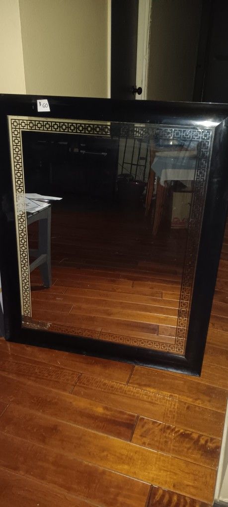 Mirror With See Throgh Edge Design