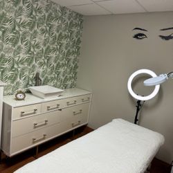 Suite For Facials, Eyebrows, Eyelashes, Makeup Etc 
