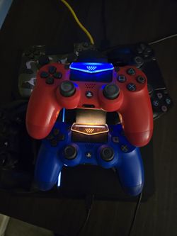 Ps4 500 GigHD/ 5 Controllers