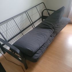 Trundle Couch/bed