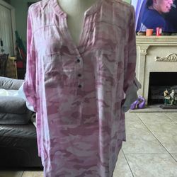 New TORRID Pink Camo Shirt 1X. 