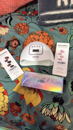 Nail dryer with nails