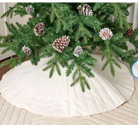 Primrose Hill 48" Tufted Plush Tree Skirt
