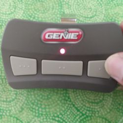 GENIE INTELLICODE 3 BUTTON REMOTE GARAGE DOOR OPENER (Battery 12V New) 