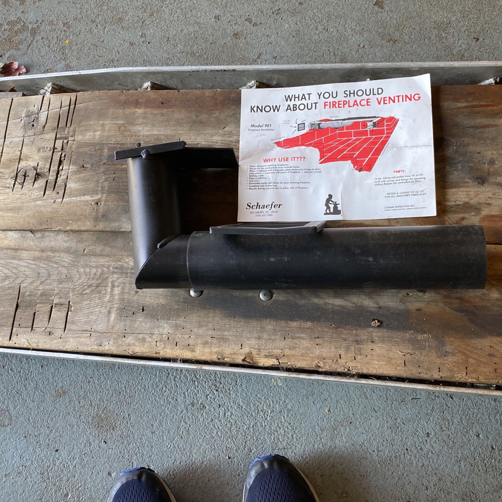 Fresh air vent for fireplace venting