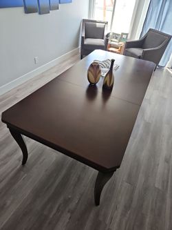 Dining Room Table with removable leaf