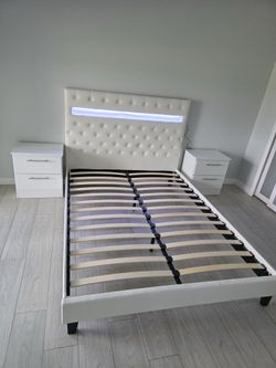 Led Bed and Nightstands - Cama con luces  LED y mesas de noche