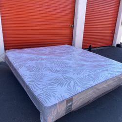 New King Size 11” Sealy Posturepedic Firm Mattress!