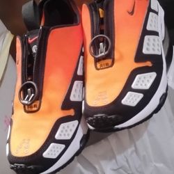 Nikes (Size 6)