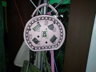 Moshineno Oaihaso purse