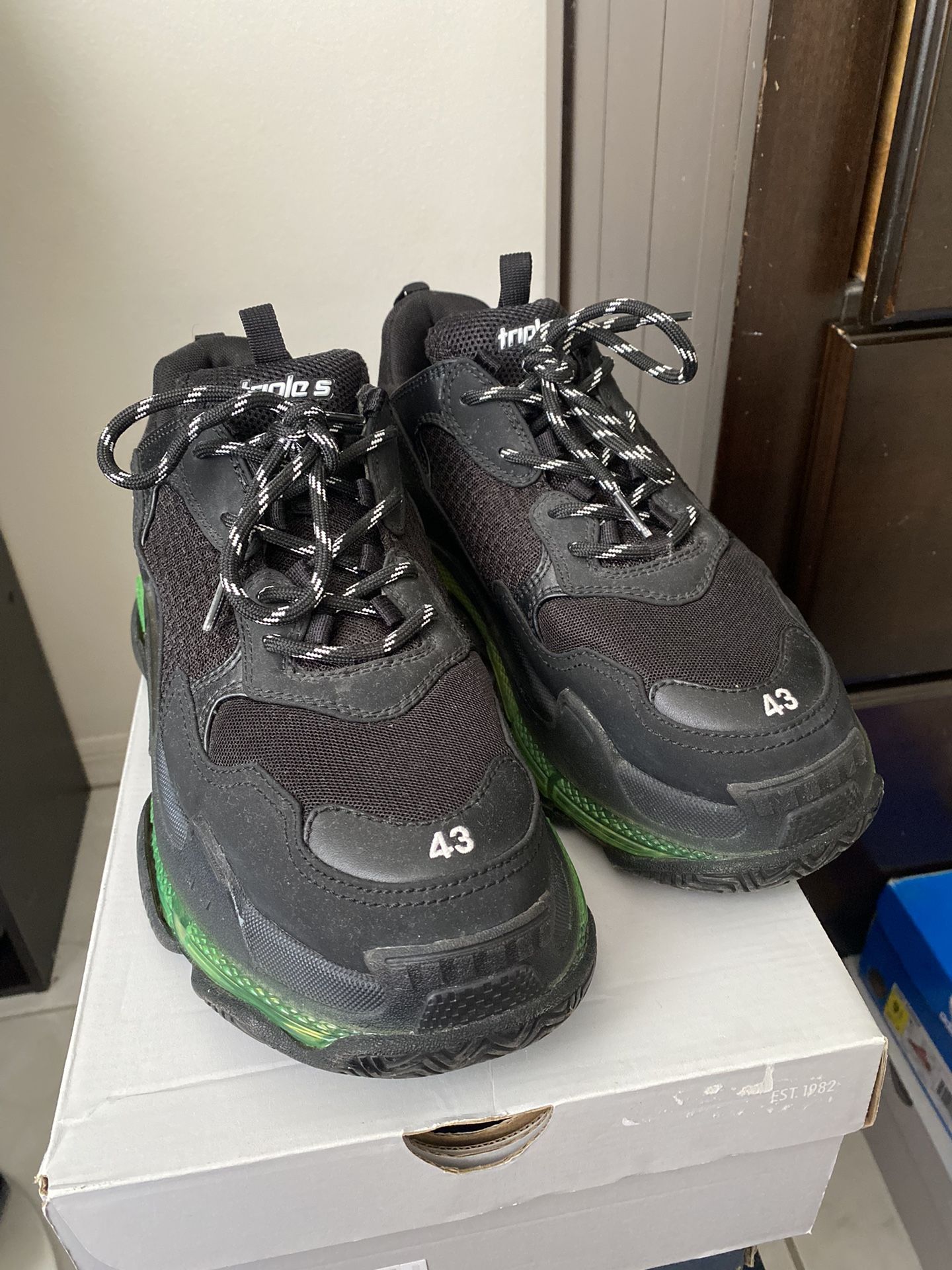 限定色】バレンシアガ トリプルS black yellow fluo 36 限定色】バレンシアガ トリプルS black yellow fluo 36