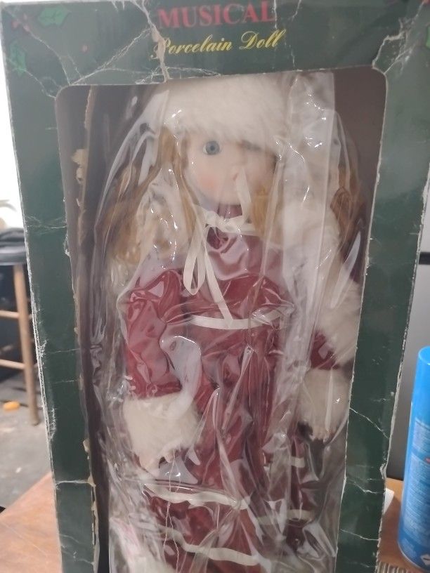Heritage Mint Christmas Special Porcelain