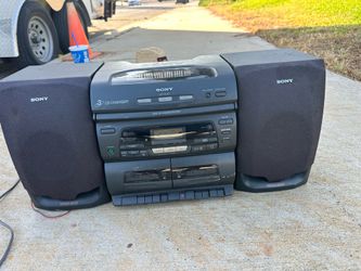 Sony CFD-646 CD Radio Cassette Corder 3 CD Changer, Removable Speakers Mega Bass