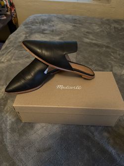 Women’s flats