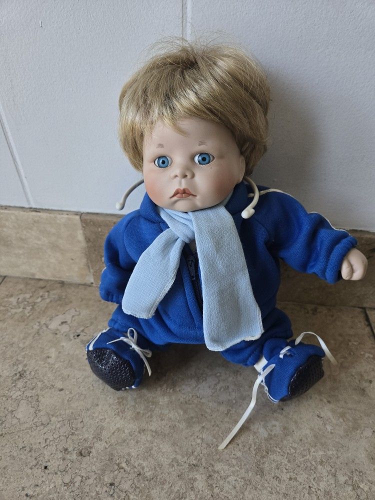 Porcelain Vintage Doll Made In Taiwa n Seabla Español n