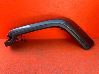 2018 - 2023 JEEP WRANGLER JL FRONT LEFT WHEEL ARCH FENDER FLARE MOLDING OEM