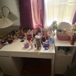 A desk and a long mirror