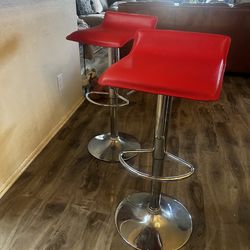 Red leather bar https://offerup.com/redirect/?o=c3Rvb2xzLkJhcg== chairs