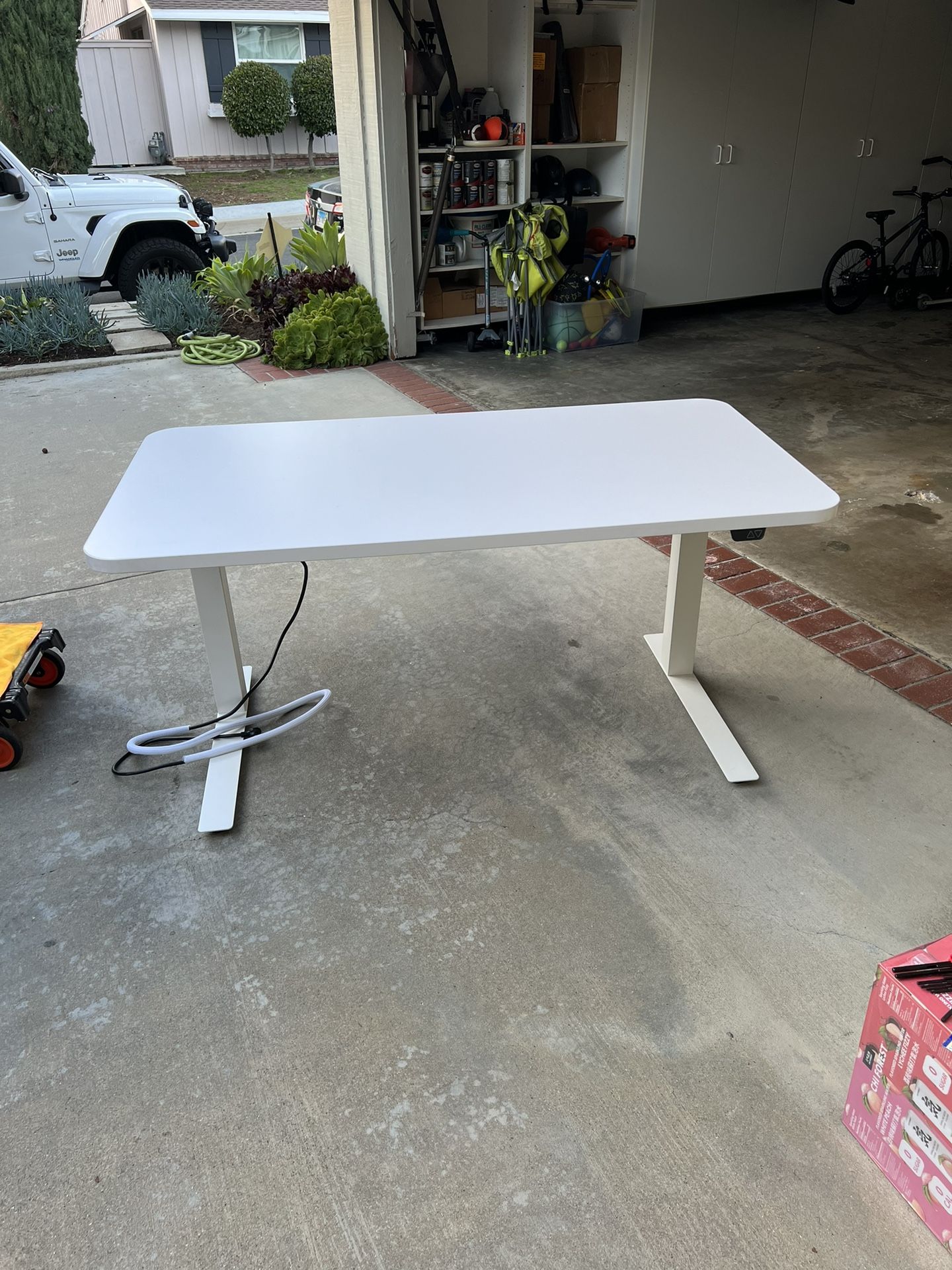 Knoll Hipso Standing Desk (electric)