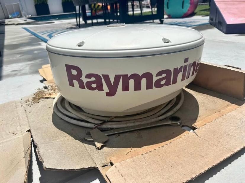 Raymarine-Radar-Autopilot-Package