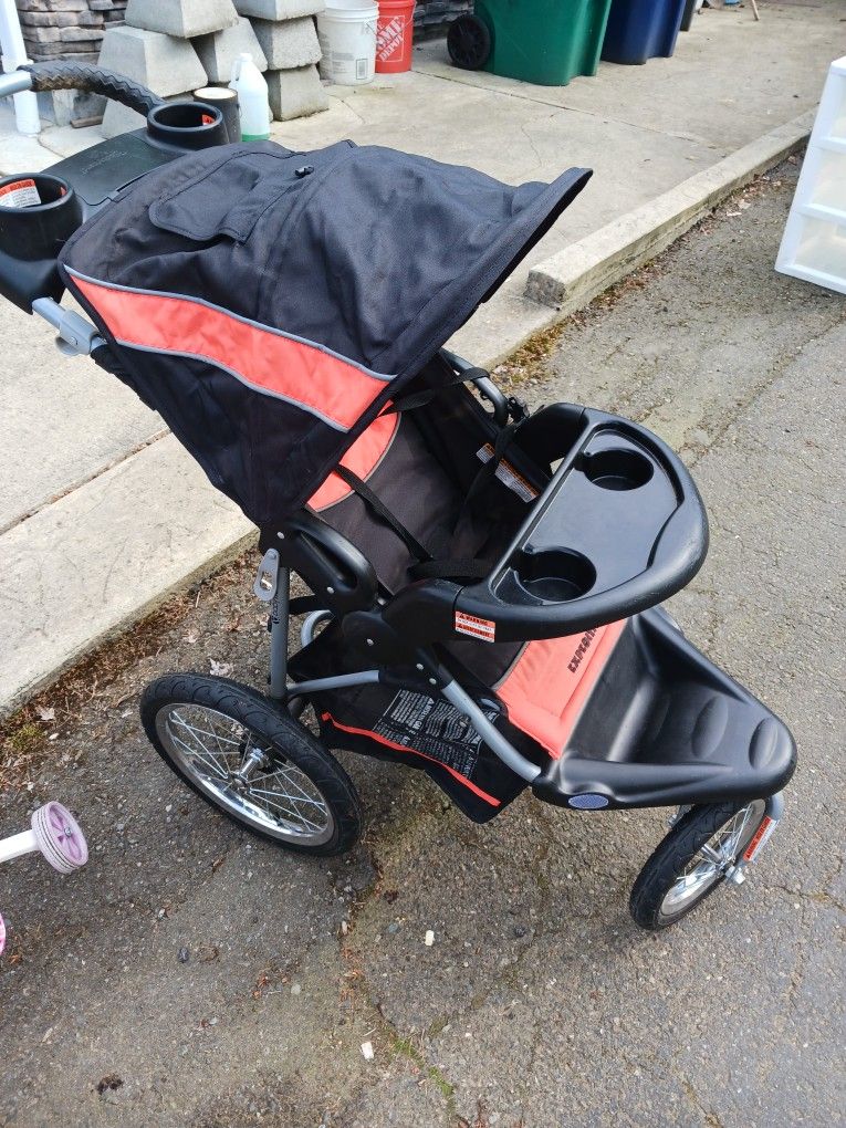 Baby Trend  Expedition Jogging Stroller  (Used)