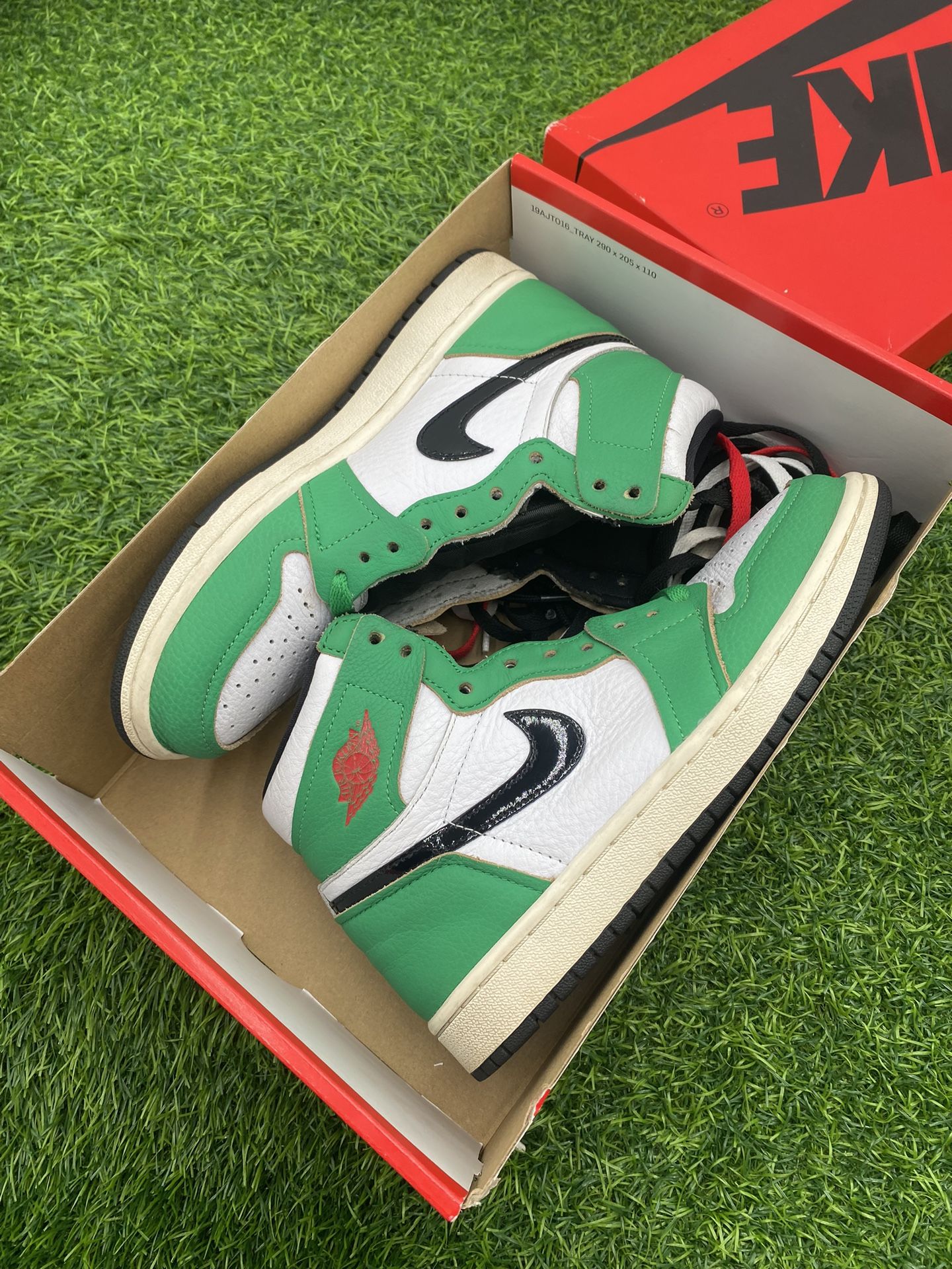 Jordan 1 “Lucky Green” Size 5Y