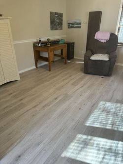 Laminate flooring installer READ DESCRIPTION