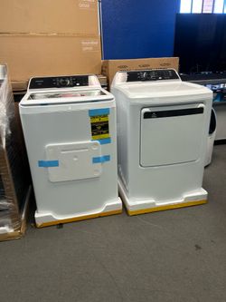 Frigidaire Top Load Washer with Gas Dryer!