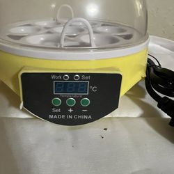 Egg incubator