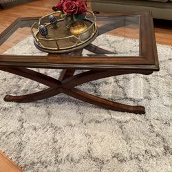 3 Piece Set (1)rectangular Cocktail Table And (2) End Tables,  Cocktail table’s19Hx50Wx28D End Tables:- 26Hx24Wx28D Great Conditions 