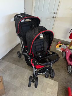 TWO SEATER STOLLER WITH CAR SEAT ALMOST LIKE BRAND NEW