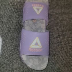 Reebok Slides Medium