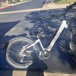 $400 or OBO…need To Get Rid Of It ASAP!!  Rover 6 Plus Electric Bike (White)-Like New + Extras 