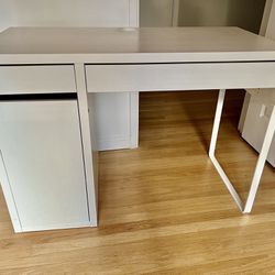 IKEA Micke Desk Perfect Condition 
