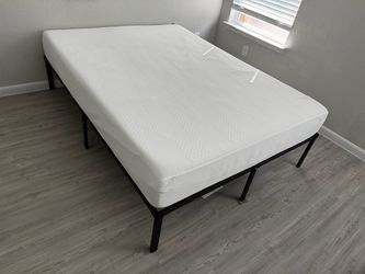Queen Size Bed / Metal Frame / 5Piece Dining Set - BARELY USED $180