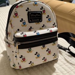 BACK PACK ..NWT