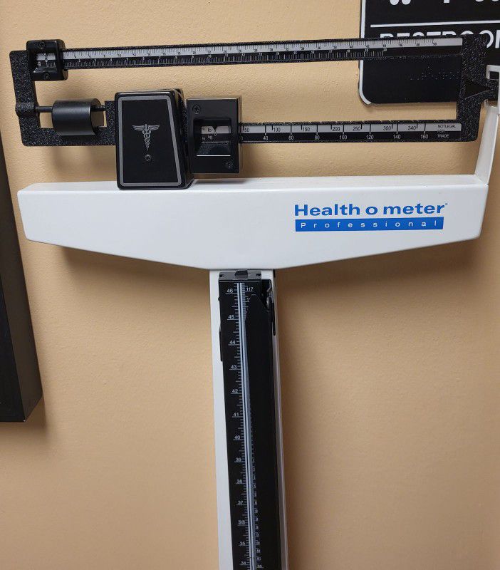 Health o Meter Pro-Series Mechanical Beam Physician scale 400 lb w/height rod