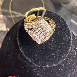 10 K Yellow Gold Diamond Ring  Size 7 