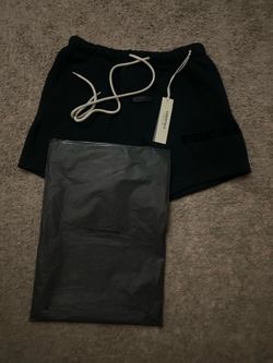 men’s essential shorts