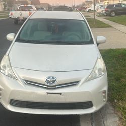 2014 Toyota Prius V Hybrid 