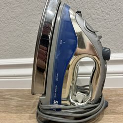 Shark Lightweight Professional 1500W Electronic Dual Chamber Steam Iron