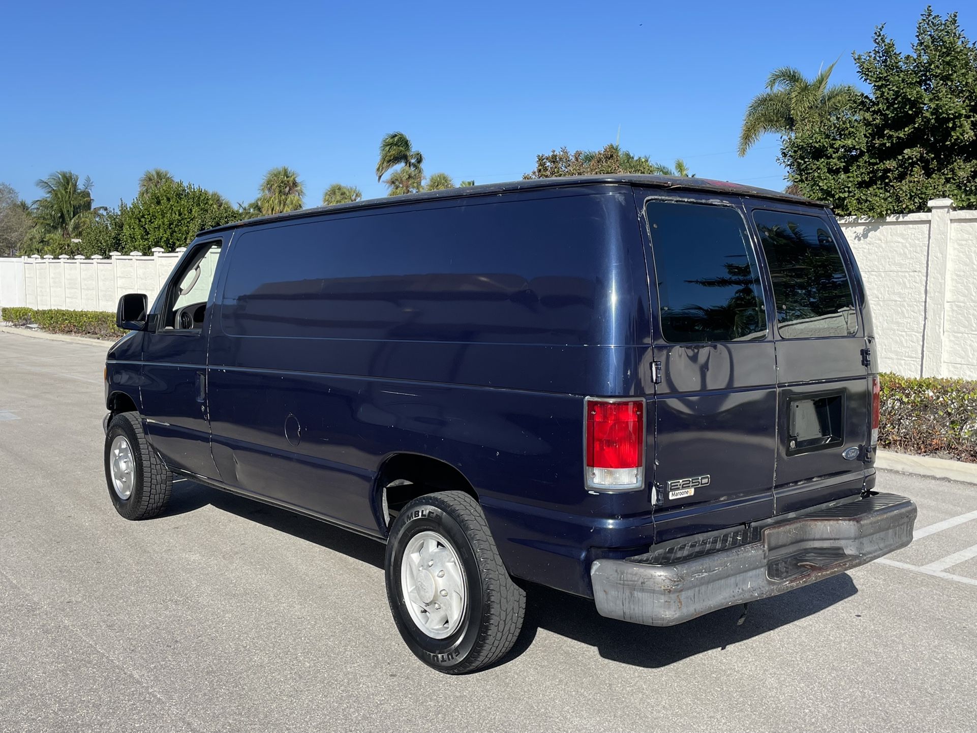 2007 Ford., E250., Cargo Van 4.6 V8 Clean Title* for Sale in Pompano
