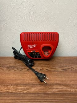 Milwaukee M12 Battery Charger Used/Pre-Owned