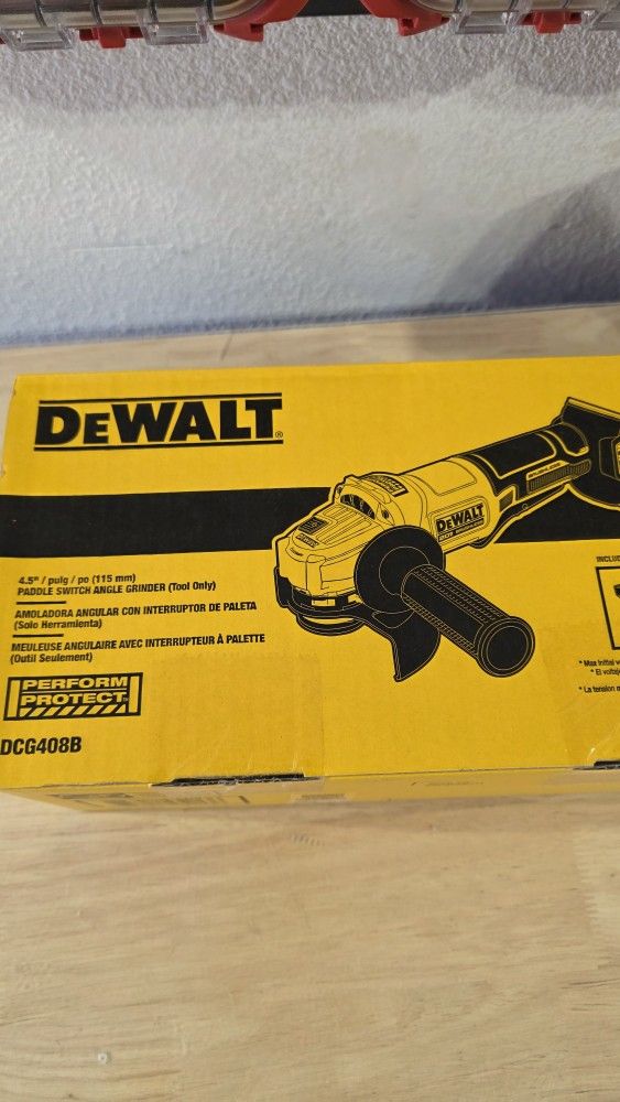 Dewalt Grinder DCG408G. 