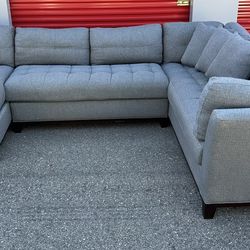 LARGE SECTIONAL COUCH CINDYCRAWFORD GREAT CONDITION DELIVERY available 