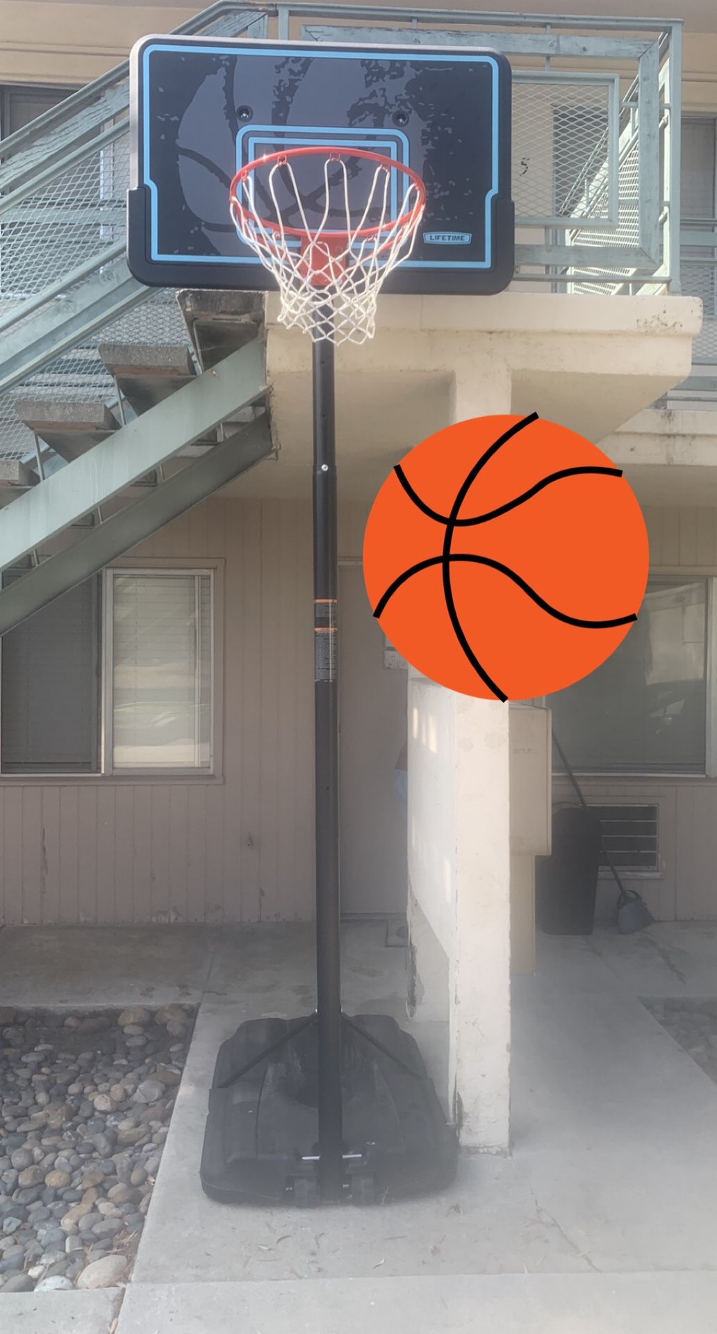 Basketball hoop