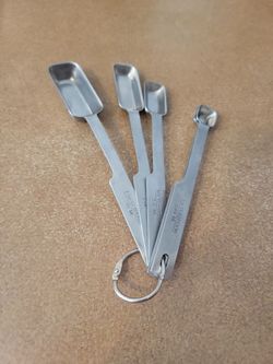 Heavy measuring spoons