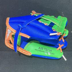 Franklin Sports Air Tech Adapt Series 8.5" Teeball Glove: Right Handed Thrower