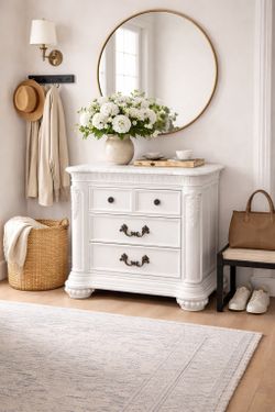 Elegant Vintage White Nightstand / Accent Chest – Ornate Carved Details – 3 Drawer Entryway